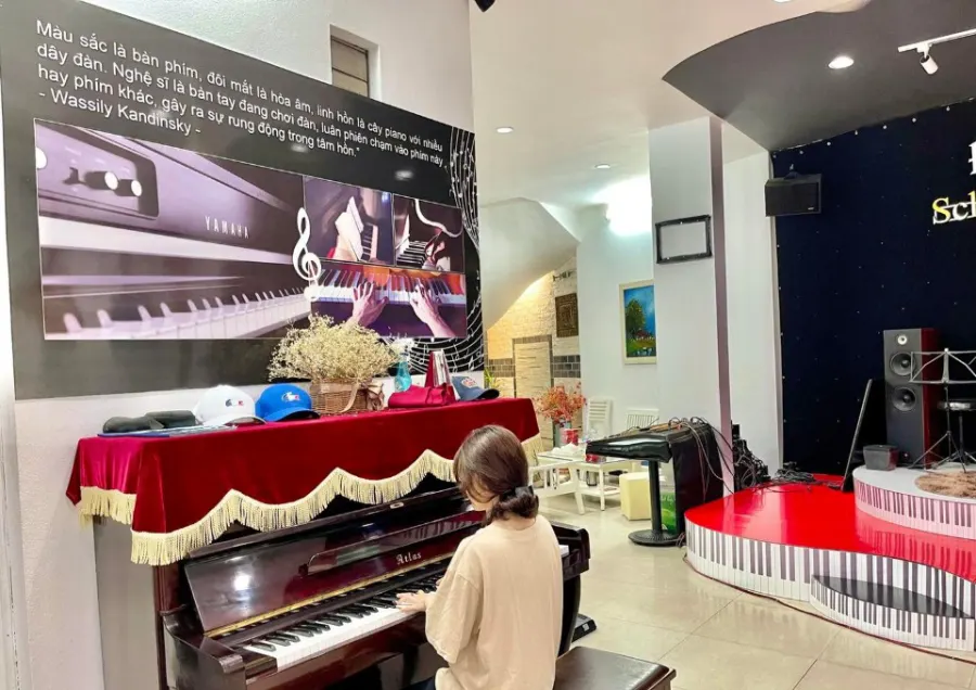 Trung Tâm Nghệ Thuật Royal