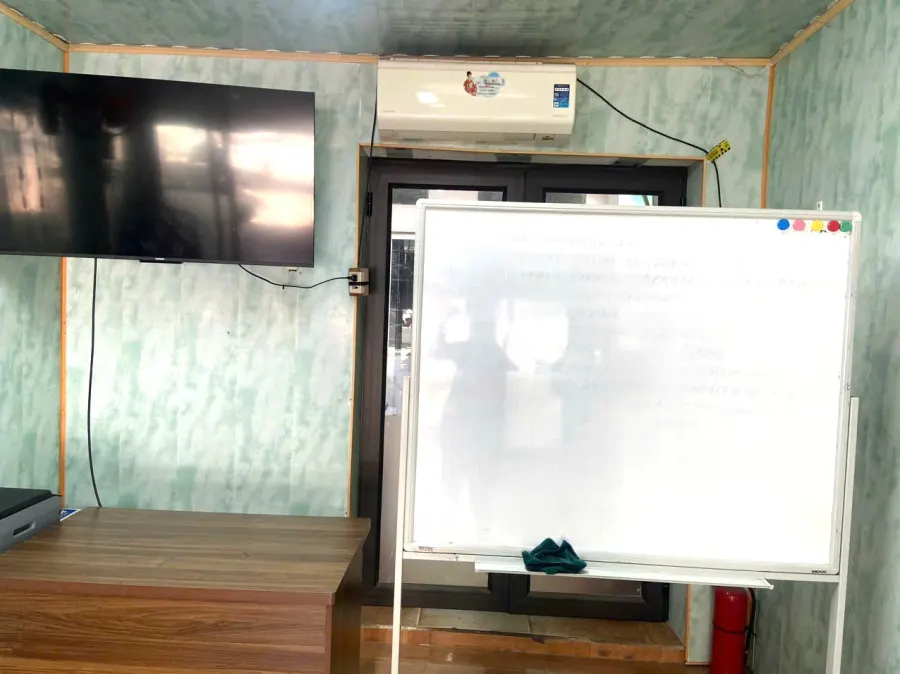 Lớp Tiếng Anh Ezglish Classroom