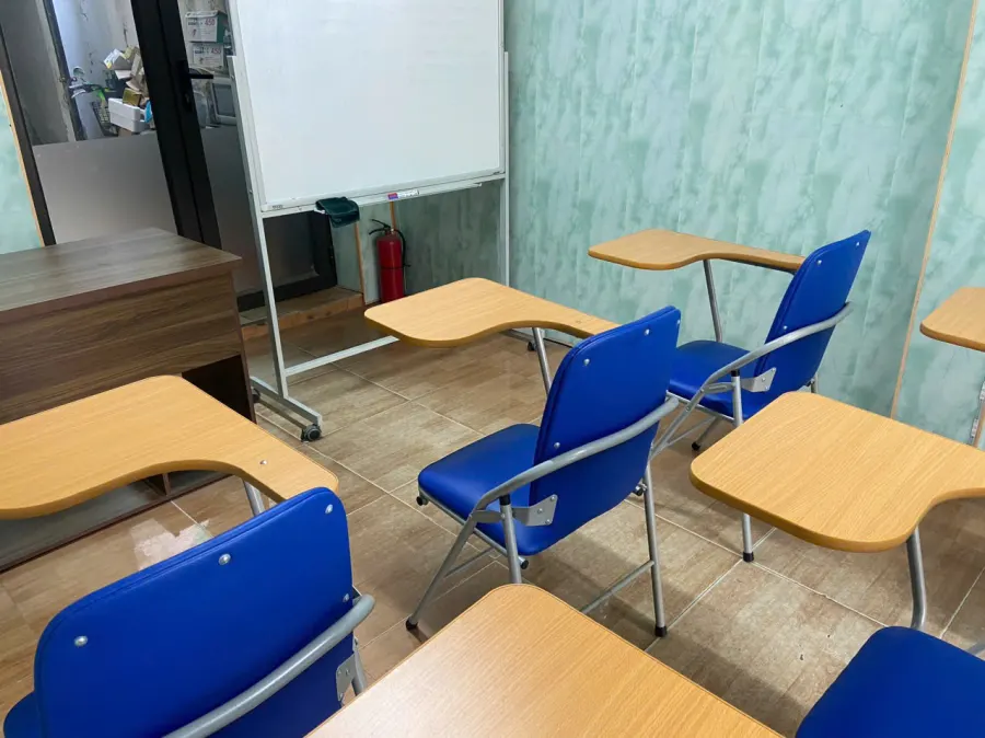 Lớp Tiếng Anh Ezglish Classroom