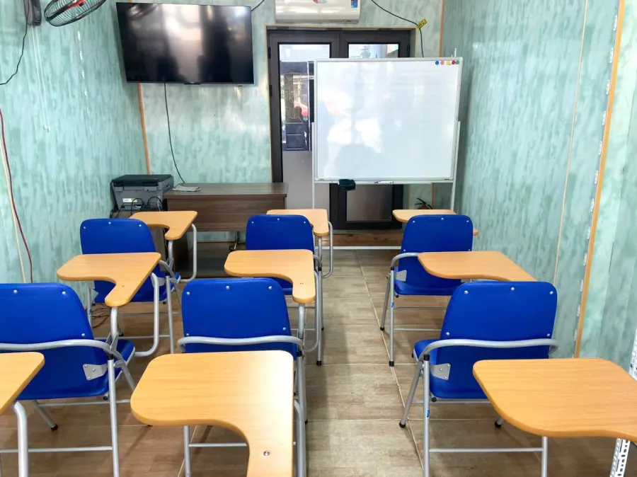 Lớp Tiếng Anh Ezglish Classroom