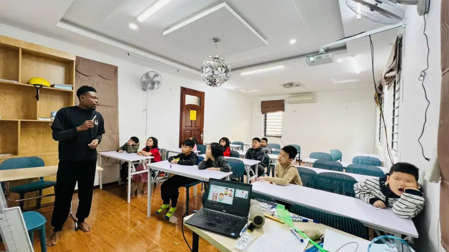 Tiếng Anh We Study Long Biên