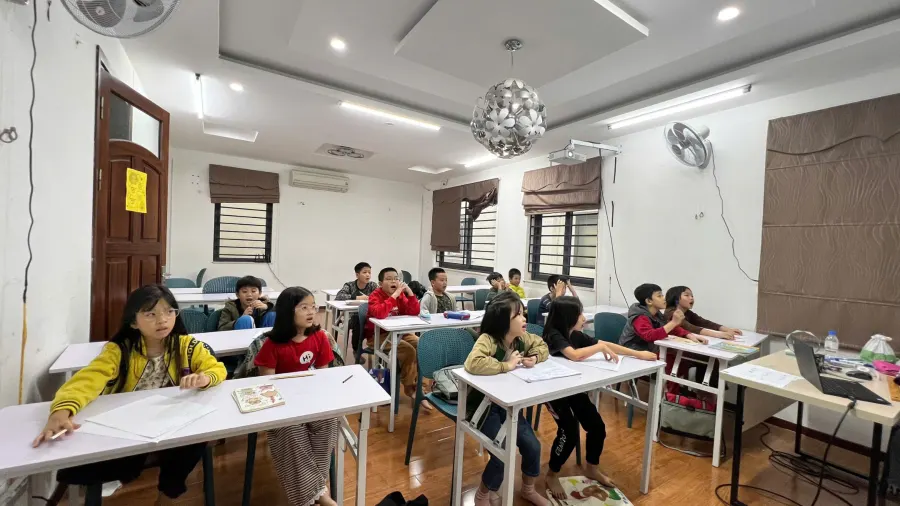 Tiếng Anh We Study Long Biên