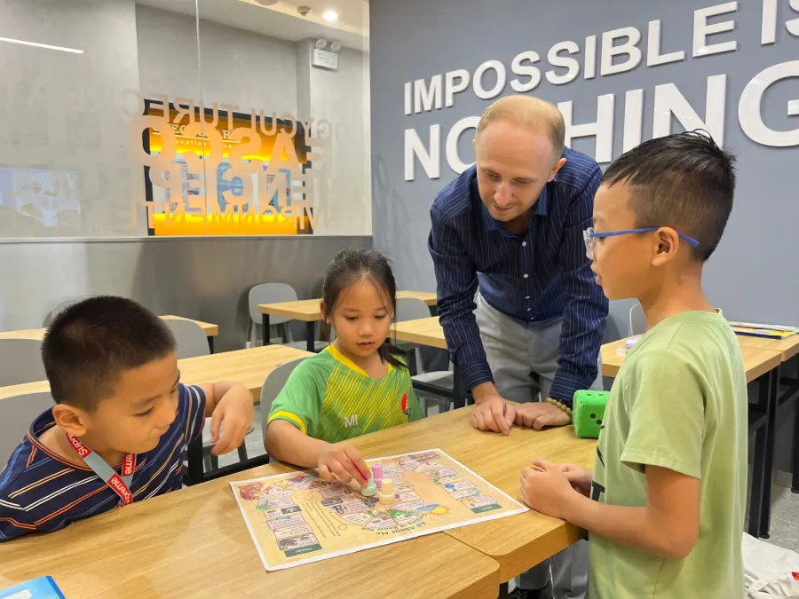Trung tâm CDH - English & Coding Academy