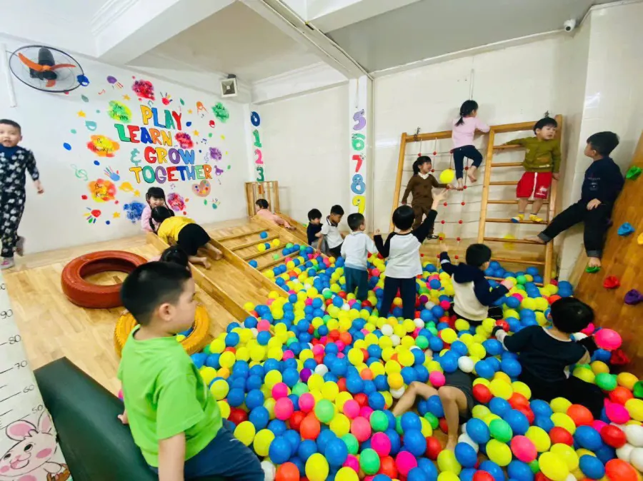 Trường Mầm Non Nắng Nhỏ (LaLuci Montessori)