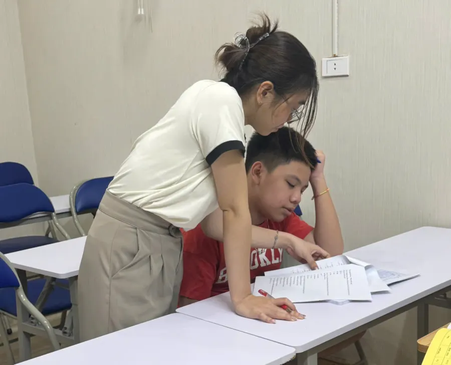 Trung Tâm Luyện Thi Hồng Long Academy
