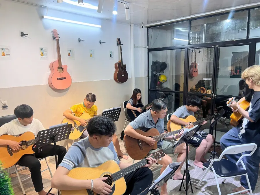 Trung Tâm Leon Music (Guitar) - Thông Tây Hội