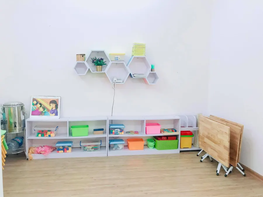 Trường mầm non Cầu Vồng  (Rainbow Montessori Kindergarten)