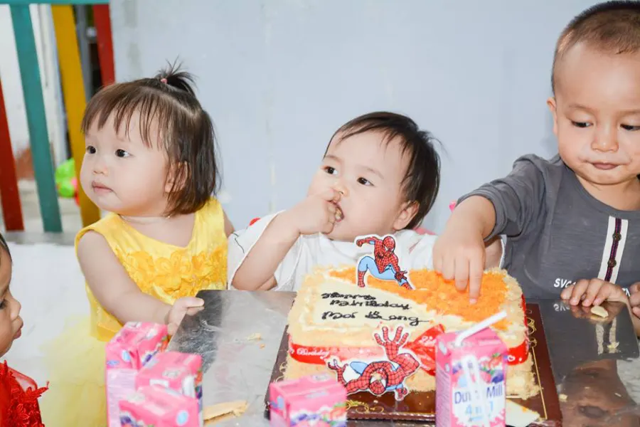 Nhóm trẻ Mặt Trời Hồng