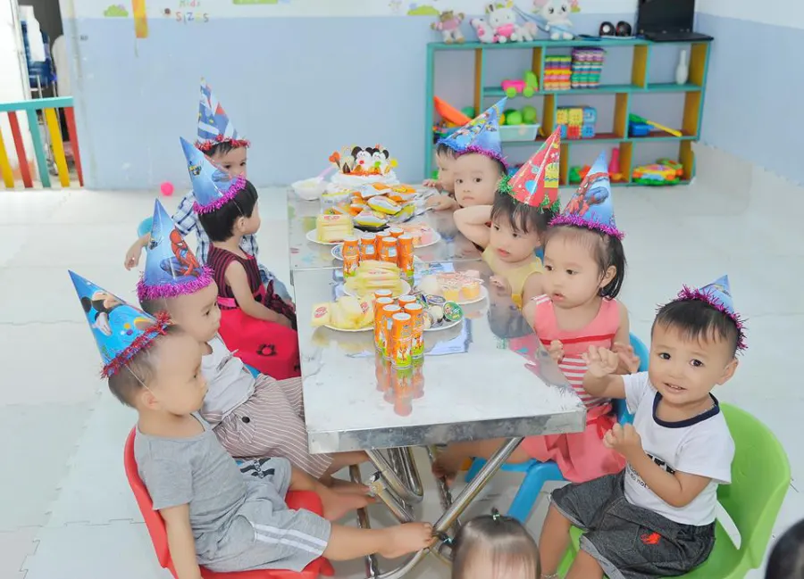 Nhóm trẻ Mặt Trời Hồng