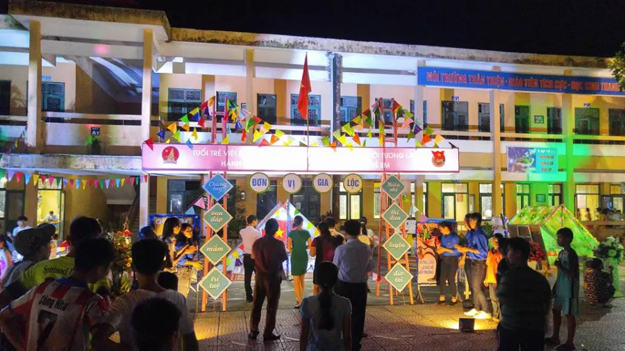 Trường Tiểu học Việt Hùng
