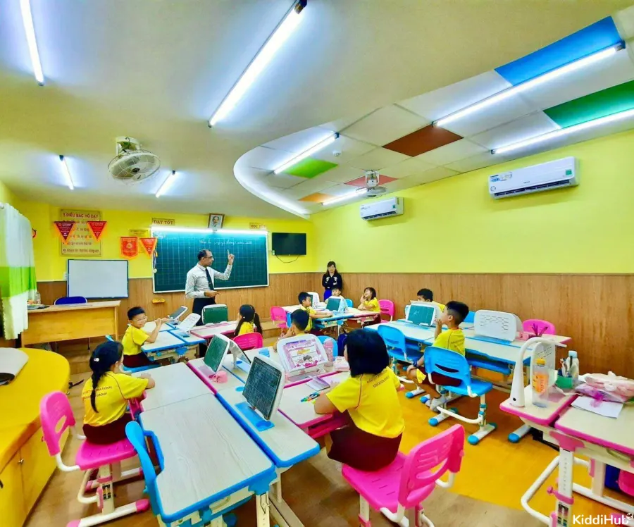 Trường Tiểu Học - THCS - THPT Nam Việt CS4