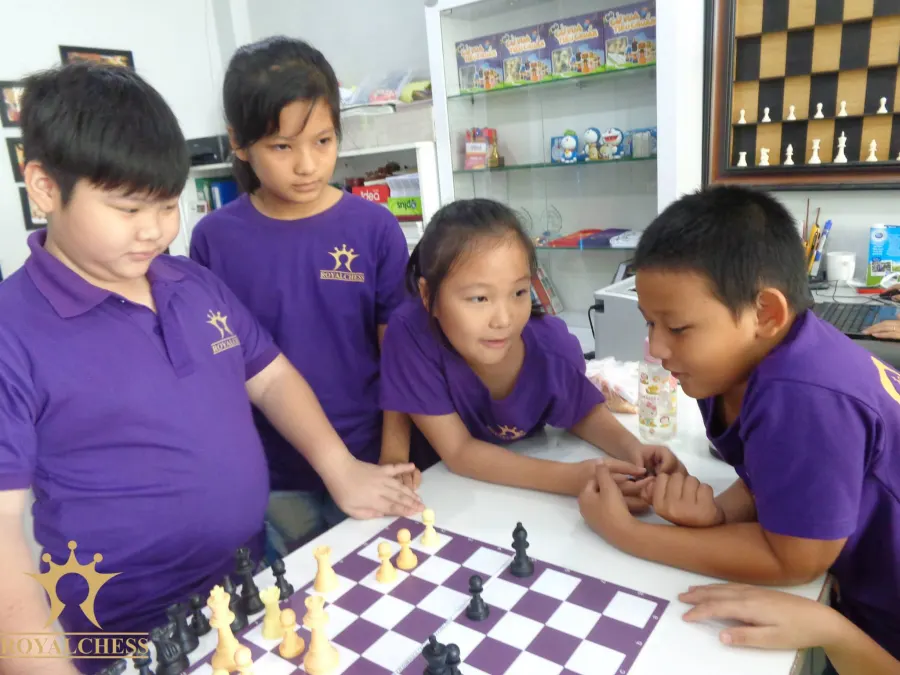 Trung Tâm Cờ Hoàng Gia (Royal Chess)