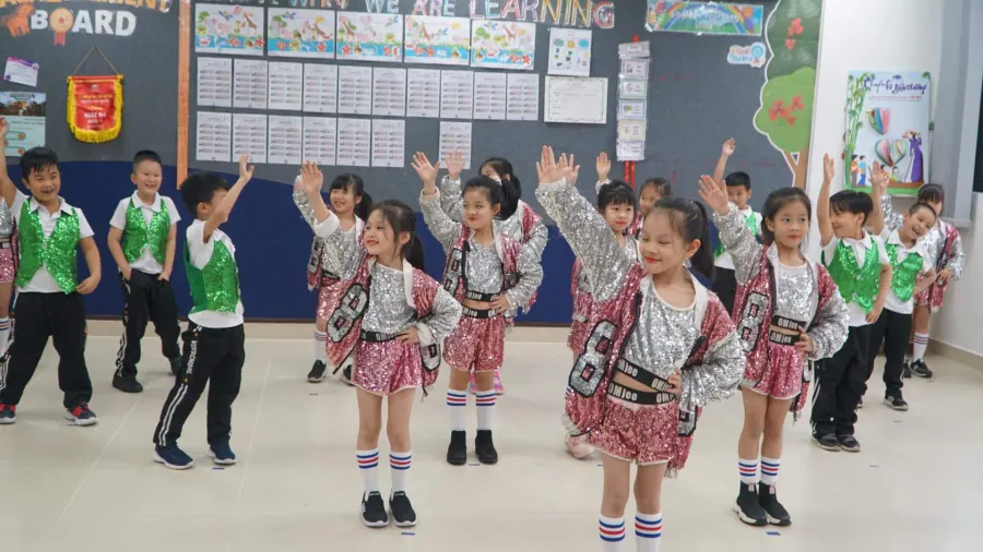 KIDSTARS_Trung tâm dạy nhảy hiện đại trẻ em 3-10 tuổi