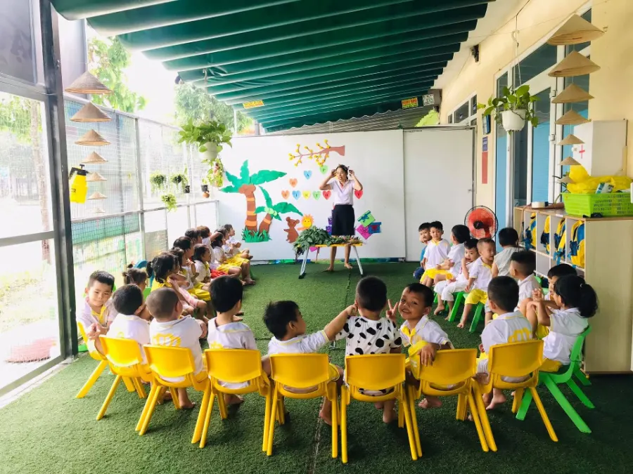 Mầm Non Bạch Tuyết - Lai Uyên