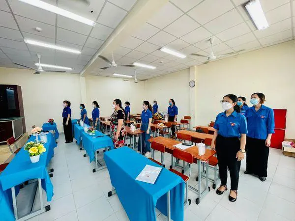 Trường Tiểu Học Lê Thị Hồng Gấm