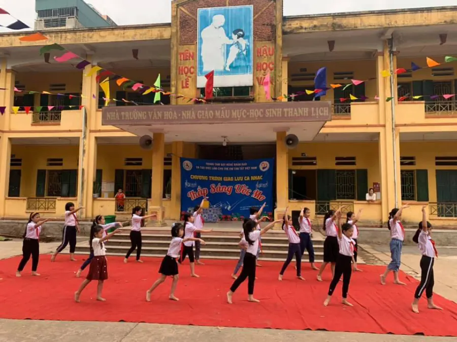 Trường Tiểu Học Quất Động