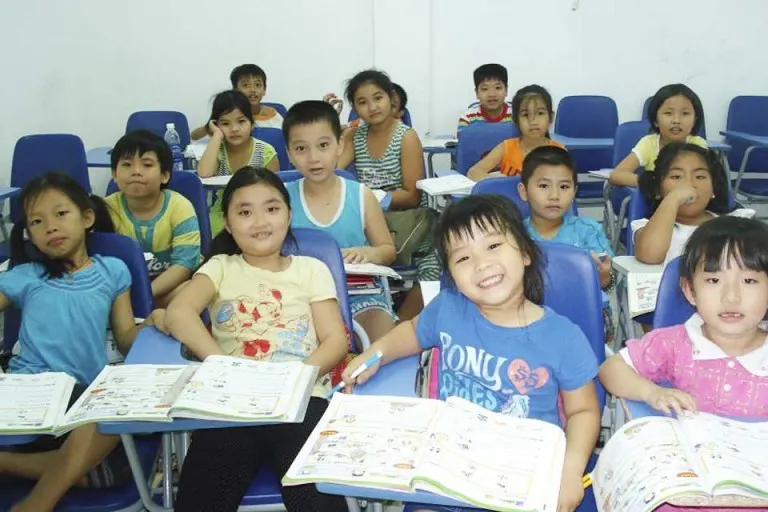 Trường Anh Ngữ Quốc Tế Úc Châu (AIES)