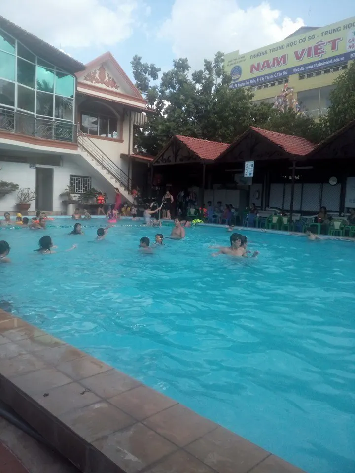 Hồ Bơi Tân Hương - Tân Quý